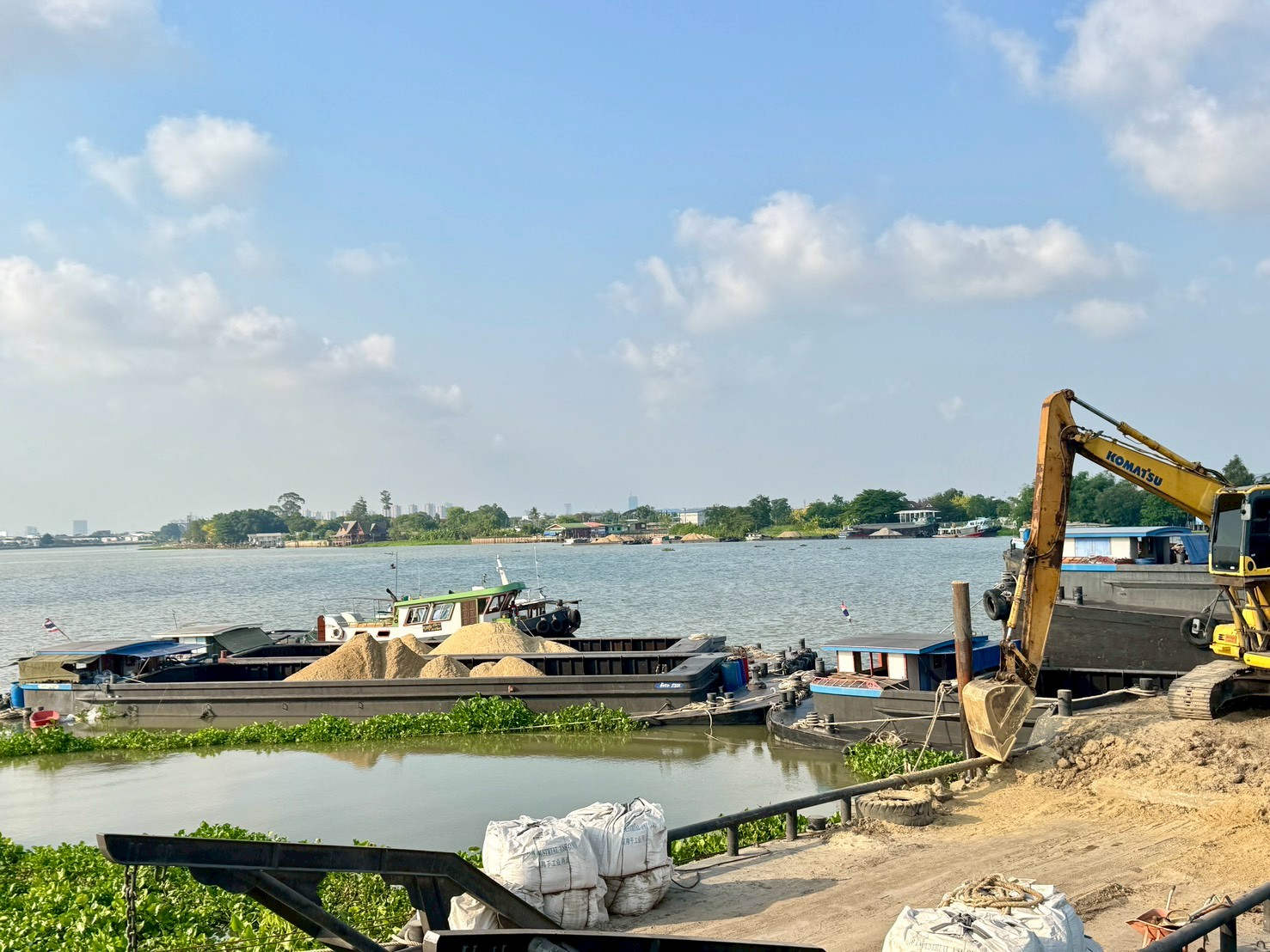 เรือขนส่ง